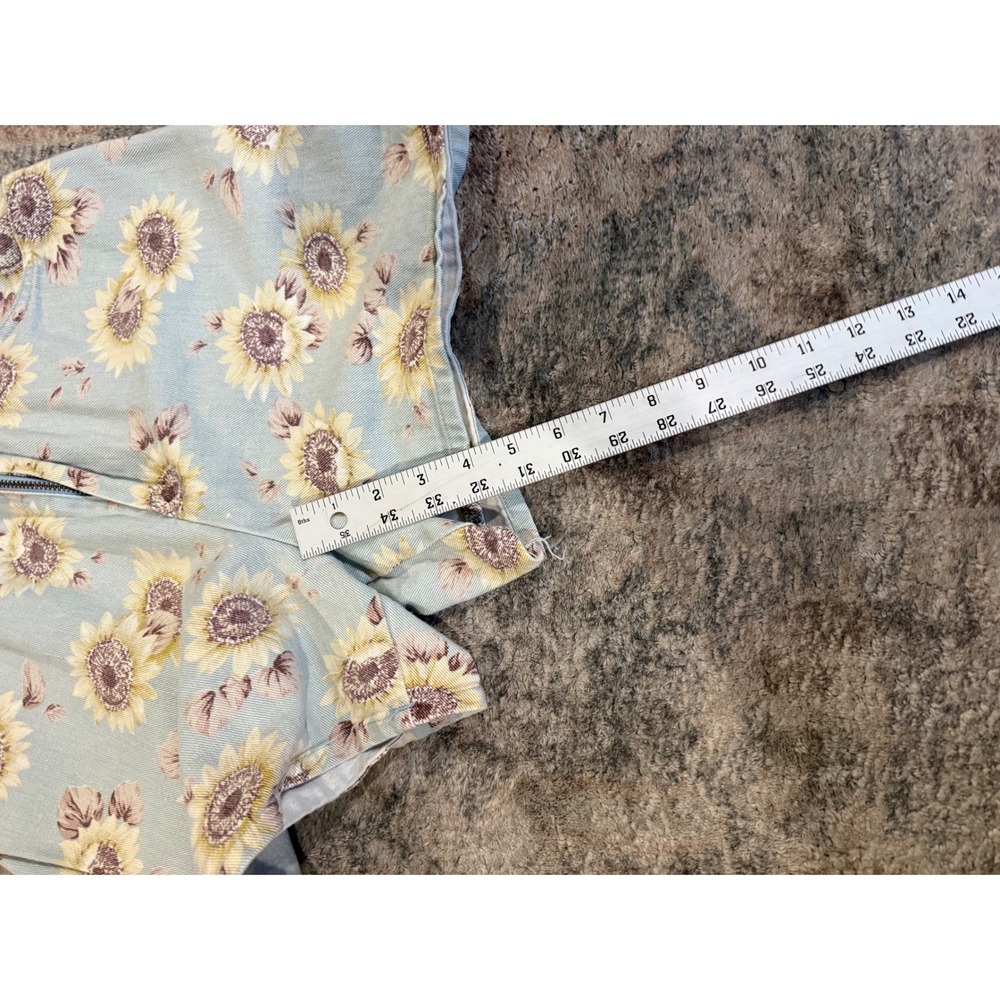 A. Byer California Vintage 90s Sunflower Print High Waisted Denim Shorts Size 9 - Picture 3 of 6
